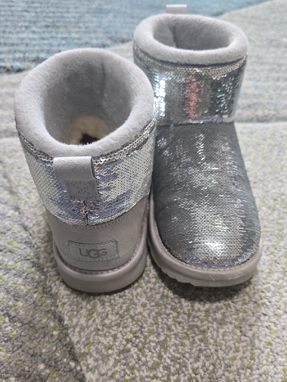 UGG Kids Silver Sequin Short Boot SIZE 4